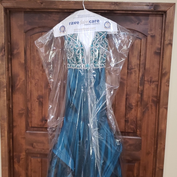 Mac Duggal Prom/Pageant Dress - Picture 3 of 6